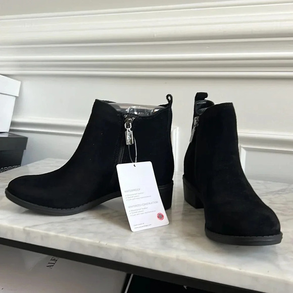 NWT Black suede bootie size 6 or 6.5 - Picture 2 of 6